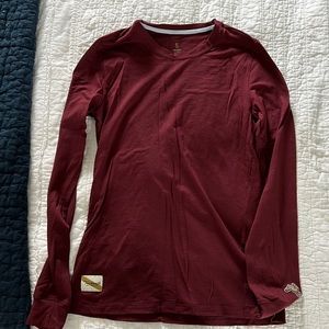 Tracksmith women’s Harrier long sleeve tee sz S in berry